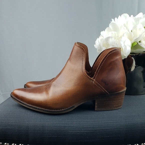 Steve Madden Shoes - Steve Madden Austin Cut Out Ankle Booties Size 6.5